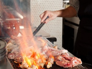 ”串打ちしない”スタイルで豪快に焼き上げる