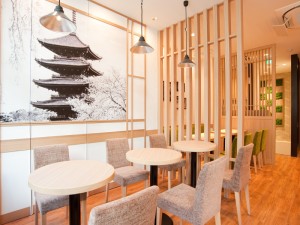 京都を想わせるカフェスペース