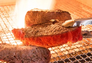 肉の旨味を引き出すための絶妙な焼き加減が、旨さの秘訣