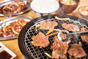 至高のジンギスカンが500円で味わえるチャンス!ご飯もどんどん進む、ビールも半額だからガブガブいける