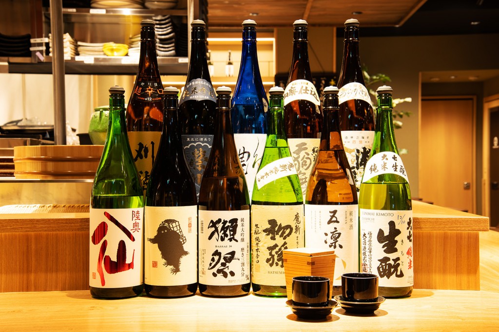 日本酒は全国から選りすぐったラインナップ