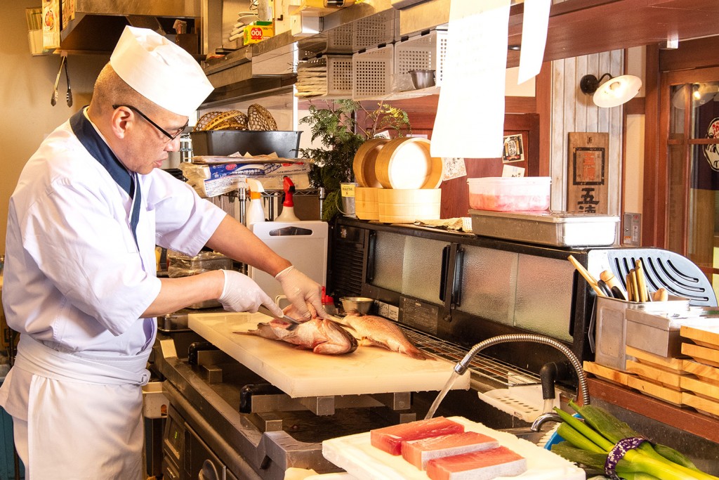 店舗の板前が腕によりをかけて調理します