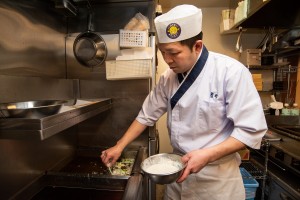 店舗の板前が腕によりをかけて調理します