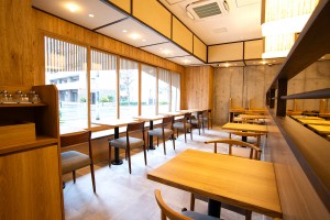 「カフェ＆ベーカリー ミヤビ」千葉中央駅前店 内観