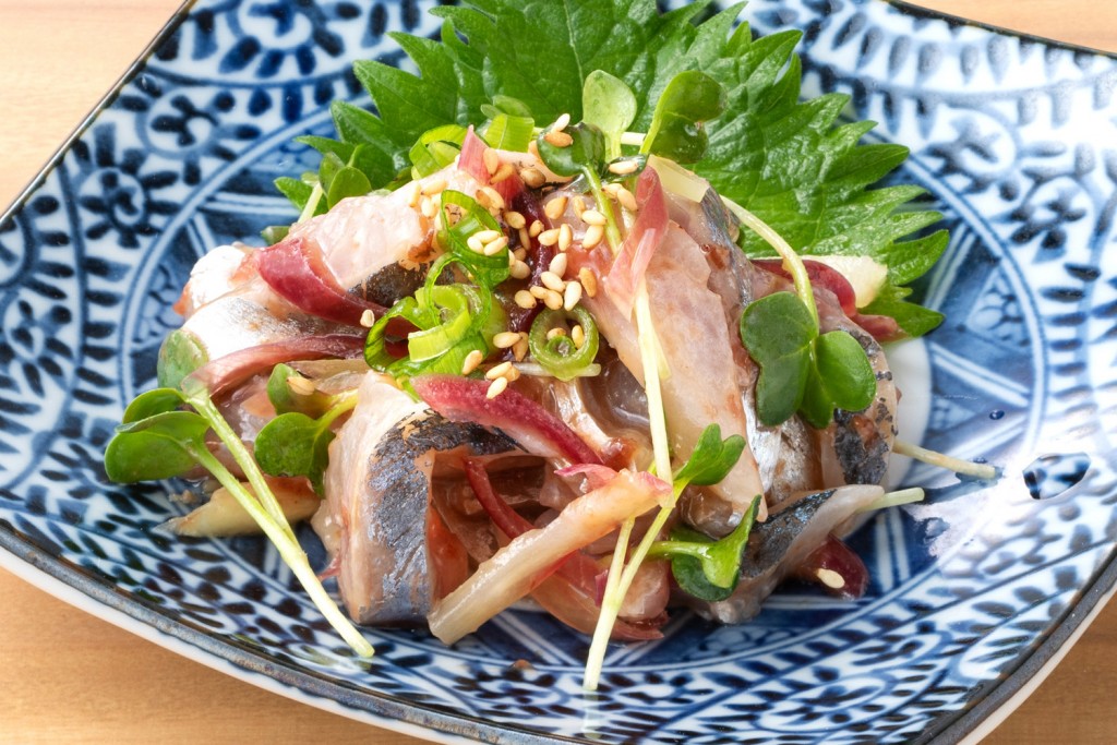 「旬・アジ刺 梅たたき」（580円）