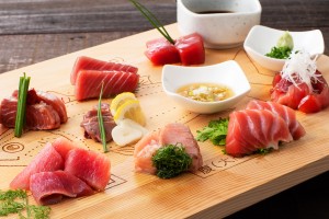 王道から希少まで、厳選部位の「OH!トロキッチン盛り 8点」（2,980円）