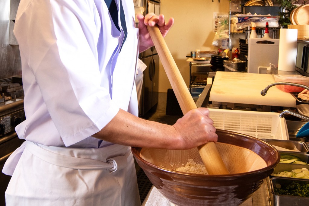 店舗の板前が腕によりをかけて調理します