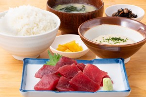 とろろ付まぐろブツ定食（通常950円税込）