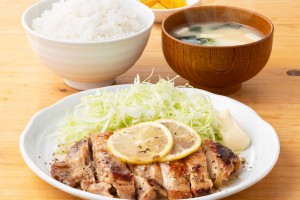 【火曜限定】レモンペッパーチキン定食（通常900円税込）