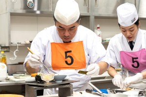 第二営業部 内藤選手（写真：左）