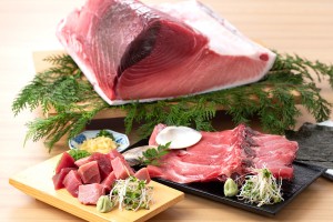 鮪仲卸直送！味自慢の本マグロ「ブツ切り」（780円）と「中落ち」（650円）