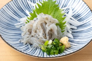 「生しらす刺身」（450円）