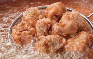 30年間受け継がれている板前こだわりの唐揚げをプレゼント