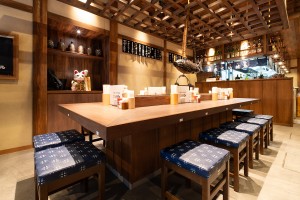 古民家を思わせる大きな囲炉裏席