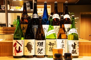 日本酒は全国の伝統蔵元から選りすぐったラインナップ