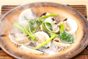 蛤と春菊の酒蒸し（550円）