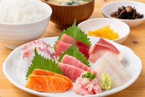 こだわりの品質「新鮮 刺身定食」(特上1650円)