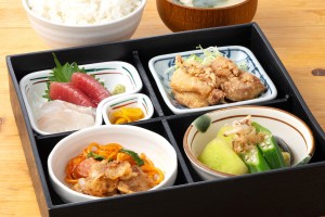 「松花堂弁当」(1300円)