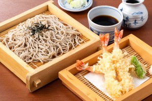 海老天布羅そば(1650円が半額の825円)