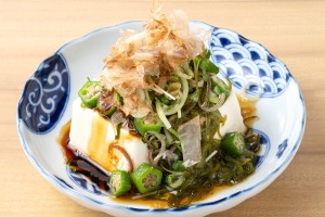 夏に人気の特製冷奴（390円）