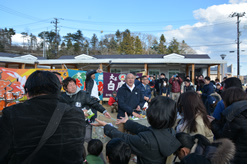 イベントのフィナーレでは、お宝撒きで盛り上がりました