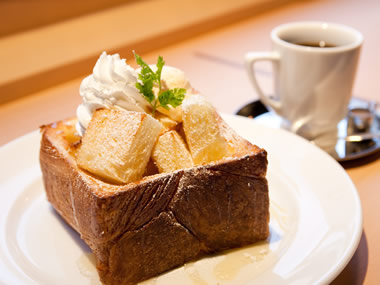 店内で焼きあげたパンとおいしいコーヒー・紅茶がお楽しみ頂けるベーカリーカフェ