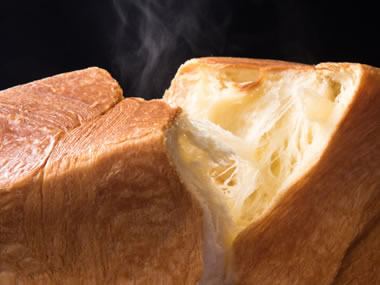 店内で焼きあげたパンとおいしいコーヒー・紅茶がお楽しみ頂けるベーカリーカフェ