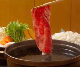 落ち着いた大人の隠れ家的なたたずまいの中で、こだわりの新鮮な鮮魚と旬の食材を活かした創作和食をリーズナブルな価格で提供しています。