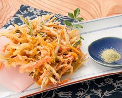 揚げれんこんパルメザンチーズかけ｜焼酎屋　童（わらべ）グランドメニュー