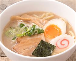 仕上げの魚介とんこつ醤油ラーメン｜大庄水産グランドメニュー