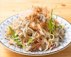 しらすとみょうがのオニオンスライス｜日本海庄やグランドメニュー