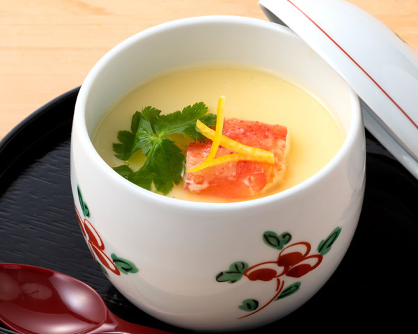 魚介の出汁がきいた茶碗蒸し